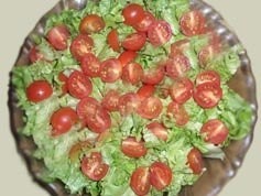 название картинки Салат Цезарь с курицей сухарями желтками