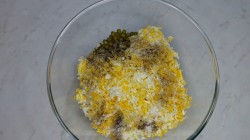 Салат Чайка с сыром, яйцами и горошком