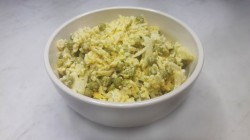 Салат Чайка с сыром, яйцами и горошком