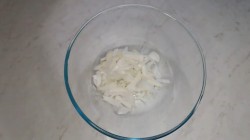 Салат Чайка с сыром, яйцами и горошком