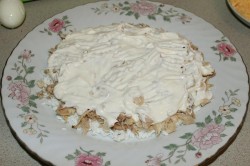 название картинки Салат Черепаха с курицей грецкими орехами и яблоками