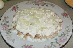 название картинки Салат Черепаха с курицей грецкими орехами и яблоками