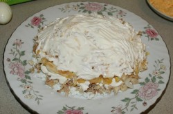 название картинки Салат Черепаха с курицей грецкими орехами и яблоками