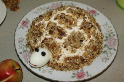 название картинки Салат Черепаха с курицей грецкими орехами и яблоками