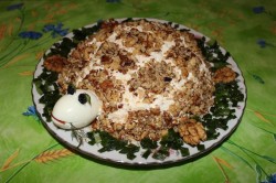 название картинки Салат Черепаха с курицей грецкими орехами и яблоками