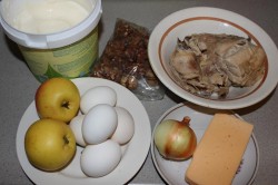 название картинки Салат Черепаха с курицей грецкими орехами и яблоками