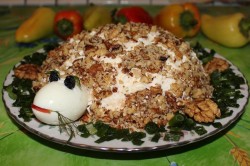 название картинки Салат Черепаха с курицей грецкими орехами и яблоками