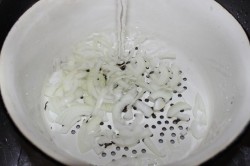 название картинки Салат Черепаха с курицей грецкими орехами и яблоками