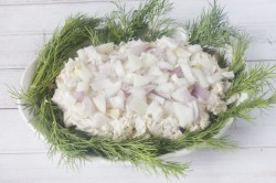 Салат черепашка с курицей и грецкими орехами