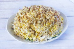 Салат черепашка с курицей и грецкими орехами