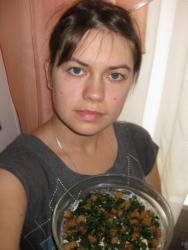 название картинки Салат Чудо с куриной грудкой и сухариками