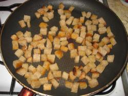 название картинки Салат Чудо с куриной грудкой и сухариками