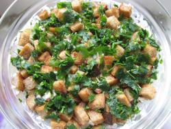 название картинки Салат Чудо с куриной грудкой и сухариками