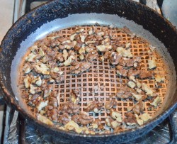 название картинки Салат Чёрный Принц с курицей и черносливом