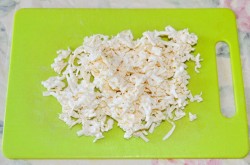 название картинки Салат Чёрный Принц с курицей и черносливом