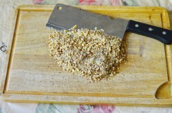 название картинки Салат Чёрный Принц с курицей и черносливом