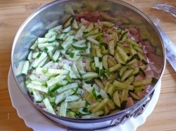 Салат Дамский каприз с курицей и черносливом