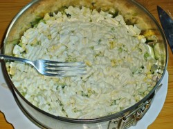 Салат Дамский каприз с курицей и черносливом