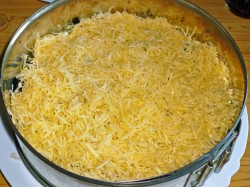 Салат Дамский каприз с курицей и черносливом