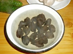 Салат Дамский каприз с курицей и черносливом