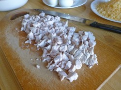 Салат Дамский каприз с курицей и черносливом