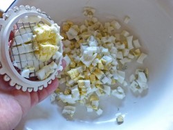 Салат Дамский каприз с курицей и черносливом