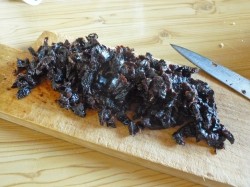 Салат Дамский каприз с курицей и черносливом