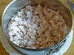 Салат Дамский каприз с курицей и черносливом