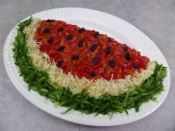 название картинки Салат Арбузная долька с курицей и грибами