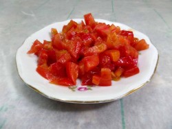 название картинки Салат Арбузная долька с курицей и грибами