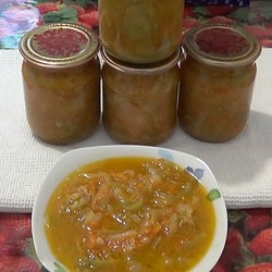 Салат из зеленых и красных помидор на зиму без стерилизации