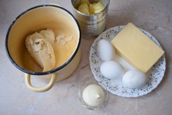 Салат с консервированными ананасами и курицей