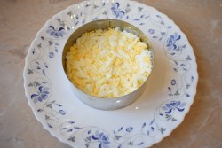 Салат с консервированными ананасами и курицей