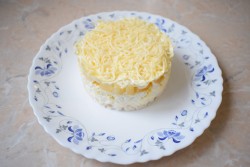 Салат с консервированными ананасами и курицей