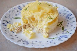 Салат с консервированными ананасами и курицей
