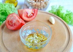 название картинки Салат из фасоли с помидорами