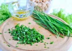 название картинки Салат из фасоли с помидорами