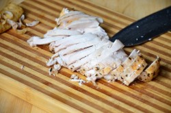 название картинки Фиеста Салат курица маринованные грибы