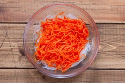 Салат фунчоза с корейской морковью и огурцом