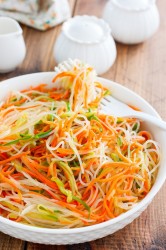 Салат фунчоза с корейской морковью и огурцом