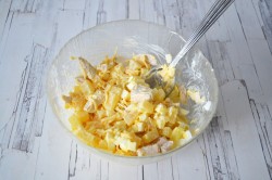 Салат Гавайский с курицей ананасами