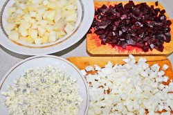 название картинки Салат Графский со свеклой, картошкой и черносливом без мяса