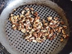 название картинки Салат с гранатами и орехами грецкими