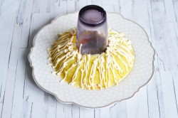 название картинки Салат Гранатовый браслет с курицей классический