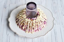 название картинки Салат Гранатовый браслет с курицей классический