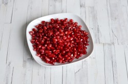 название картинки Салат Гранатовый браслет с курицей классический