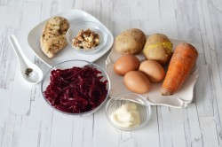 название картинки Салат Гранатовый браслет с курицей классический