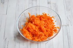 название картинки Салат Гранатовый браслет с курицей классический