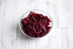 название картинки Салат Гранатовый браслет с курицей классический