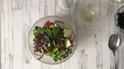 Салат греческий с брынзой классический